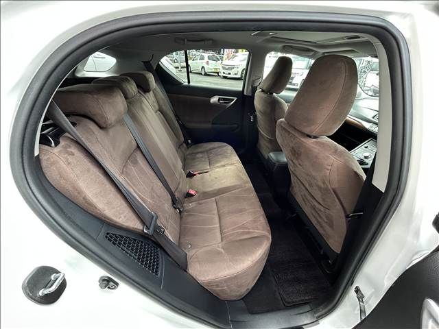 TOYOTA LEXUS CT200h 2011