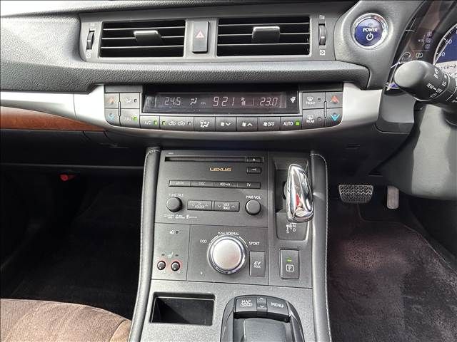 TOYOTA LEXUS CT200h 2011