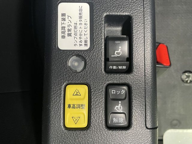 TOYOTA NOAH 2016