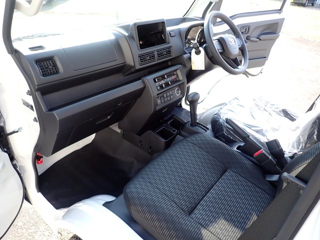 DAIHATSU HIJET truck 4WD 2025