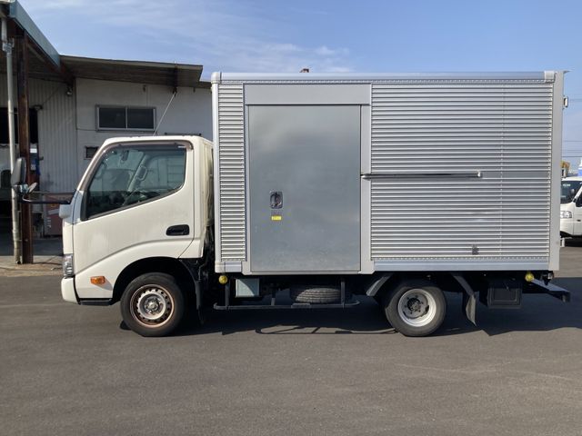 TOYOTA DYNA 2020