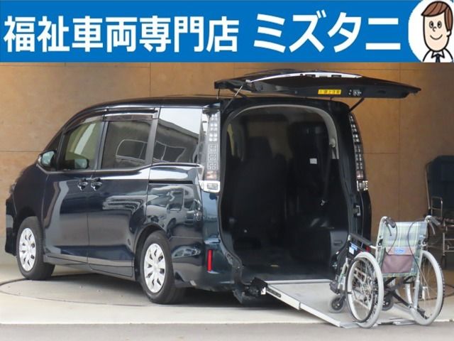 TOYOTA VOXY 2014