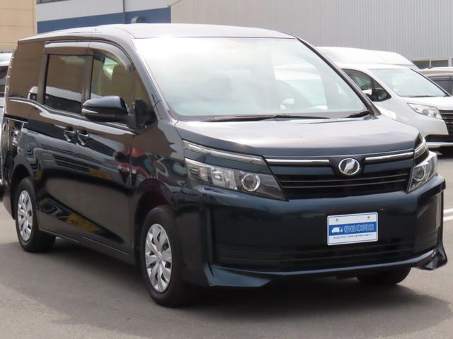 TOYOTA VOXY 2014