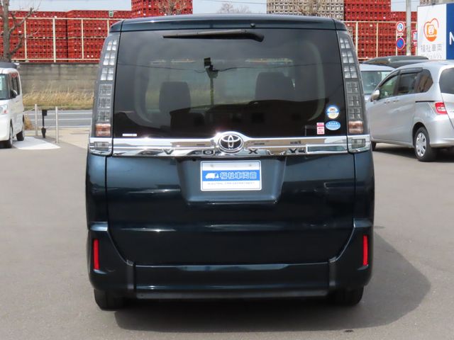 TOYOTA VOXY 2014