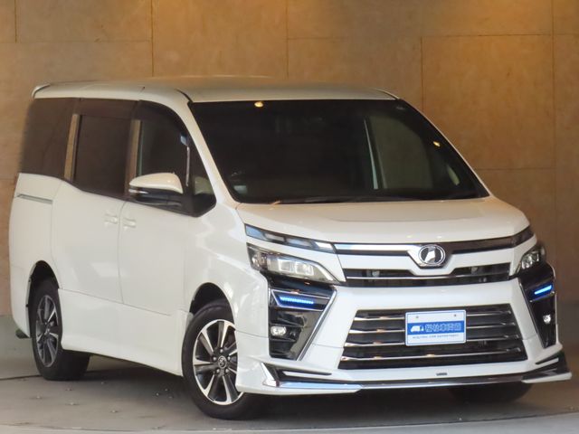 TOYOTA VOXY 2018
