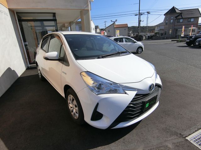 TOYOTA VITZ HYBRID 2019