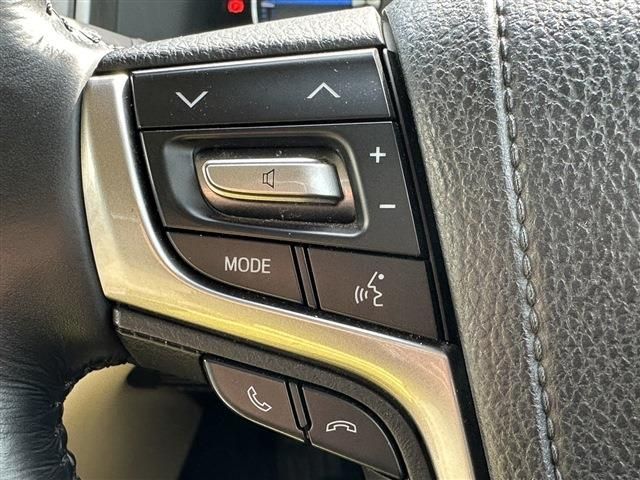 TOYOTA CROWN MAJESTA HYBRID 2016