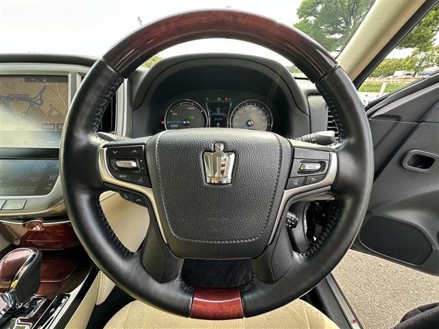 TOYOTA CROWN MAJESTA HYBRID 2016