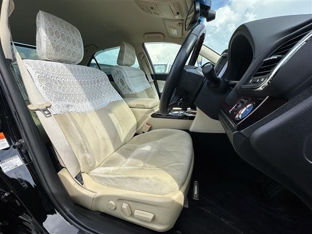 TOYOTA CROWN MAJESTA HYBRID 2016