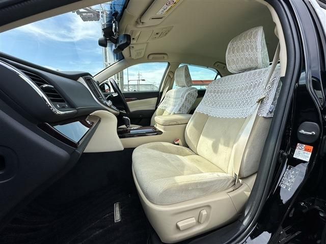 TOYOTA CROWN MAJESTA HYBRID 2016