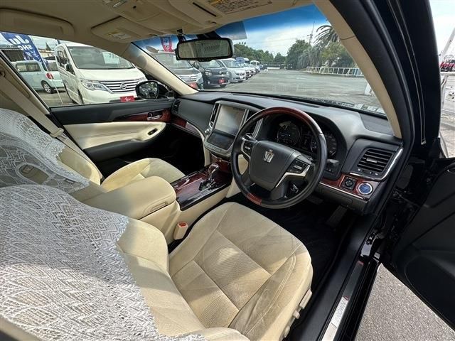 TOYOTA CROWN MAJESTA HYBRID 2016