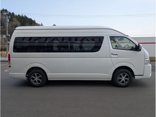 TOYOTA HIACE wagon 4WD 2025