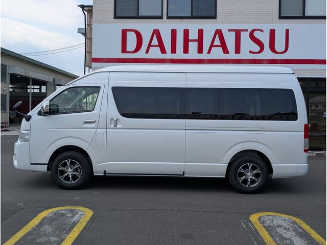 TOYOTA HIACE wagon 4WD 2025