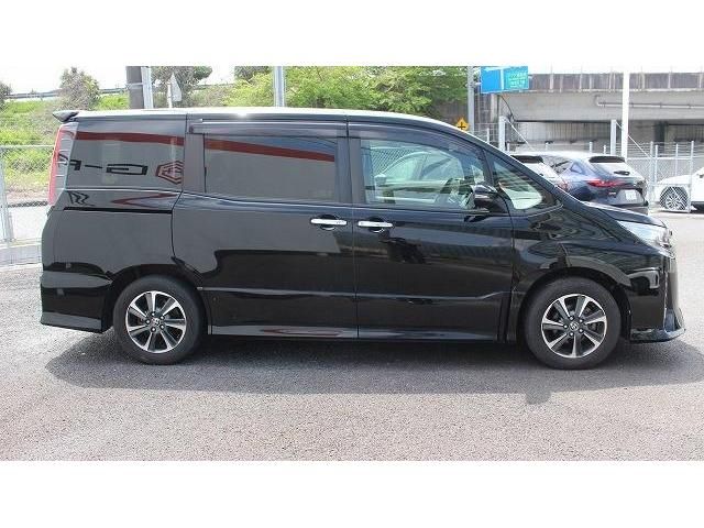 TOYOTA NOAH 2019