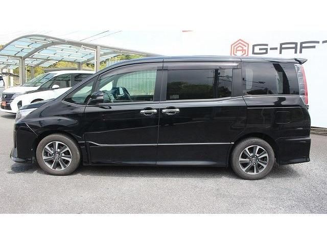 TOYOTA NOAH 2019