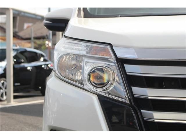 TOYOTA NOAH 2016