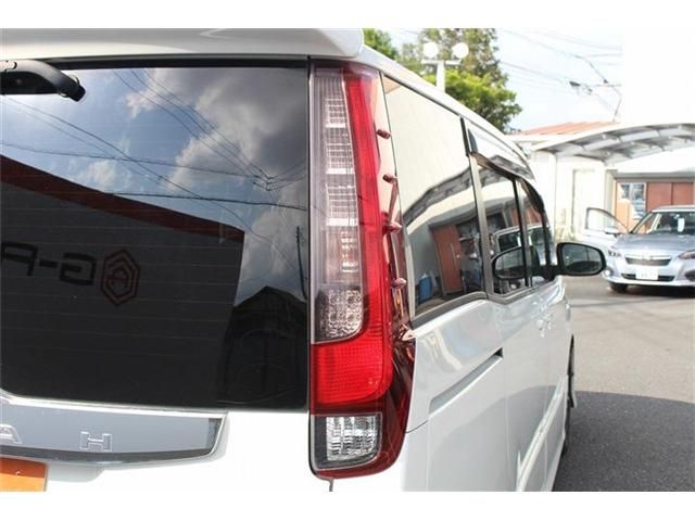 TOYOTA NOAH 2016