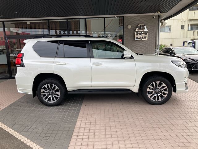 TOYOTA LANDCRUISER PRADO 2022
