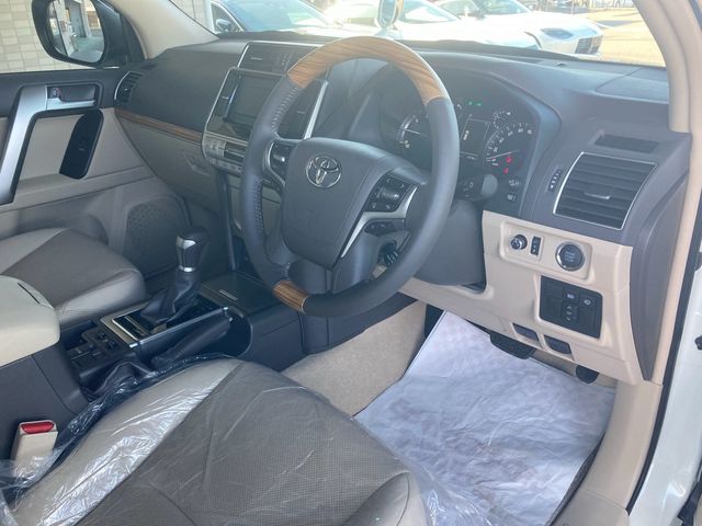 TOYOTA LANDCRUISER PRADO 2022