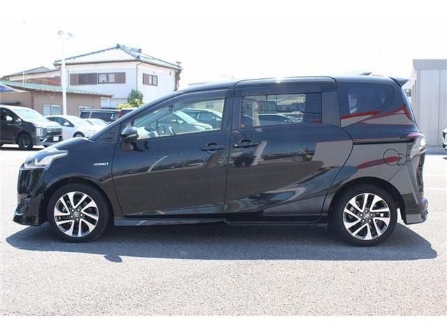 TOYOTA SIENTA HYBRID 2016