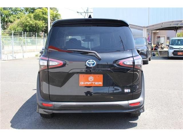 TOYOTA SIENTA HYBRID 2016
