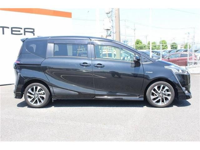 TOYOTA SIENTA HYBRID 2016