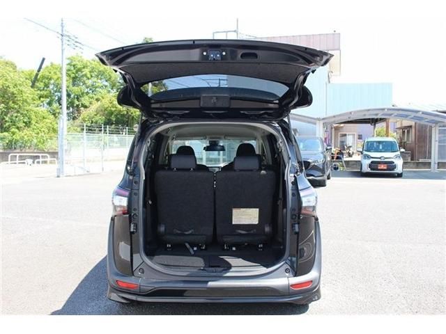 TOYOTA SIENTA HYBRID 2016