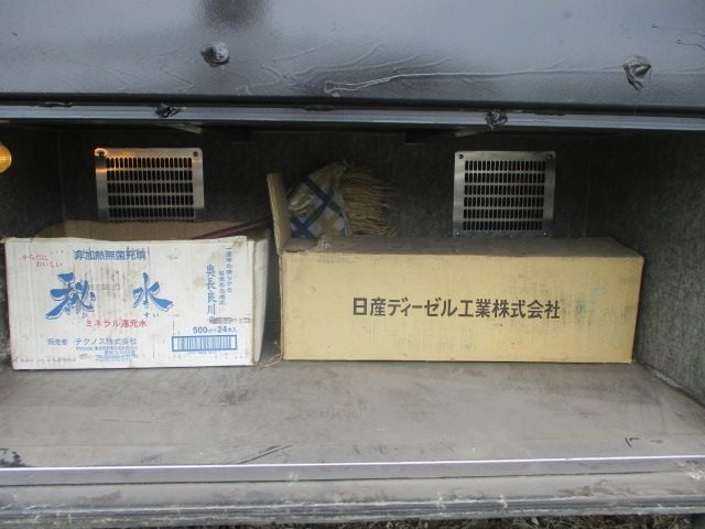 NISSAN DIESEL Space Runner 2003