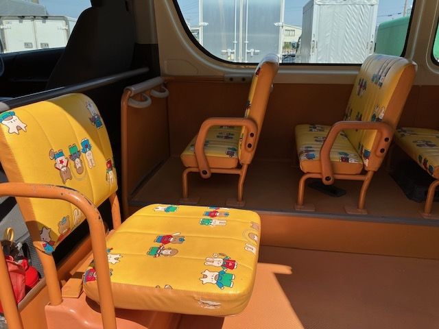 TOYOTA HIACE COMMUTER 2011