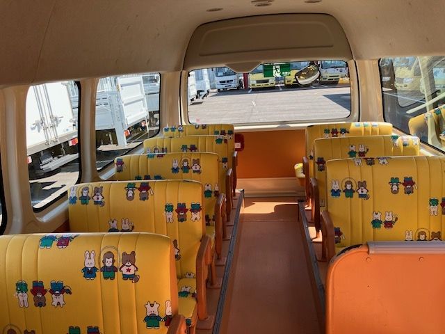 TOYOTA HIACE COMMUTER 2011