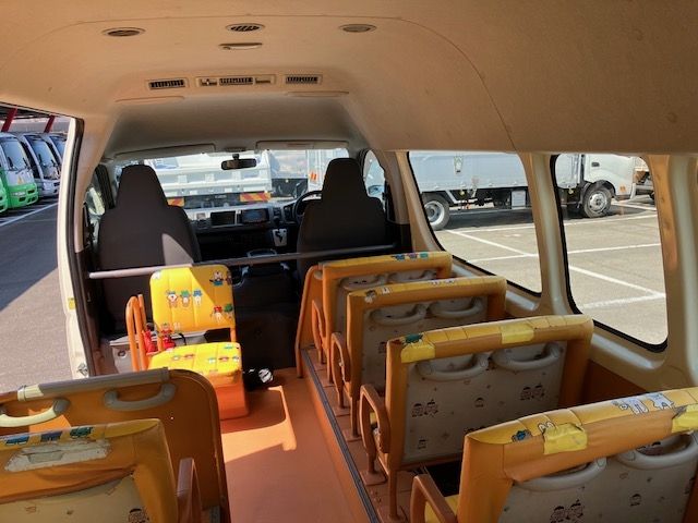 TOYOTA HIACE COMMUTER 2011