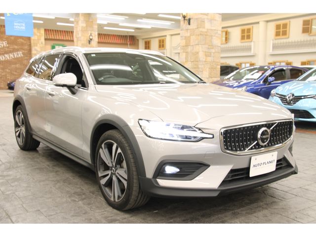 VOLVO VOLVO V60 CROSS COUNTRY 2023