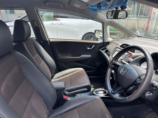 HONDA FIT SHUTTLE HYBRID 2011