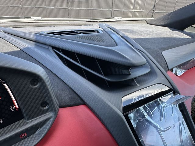 LAMBORGHINI LAMBORGHINI Revuelto 2024