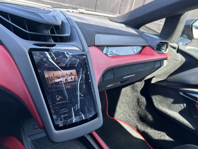 LAMBORGHINI LAMBORGHINI Revuelto 2024