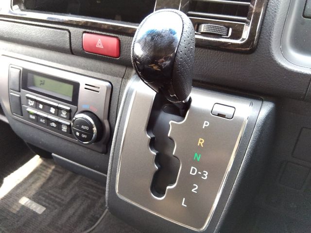 TOYOTA HIACE van 4WD 2015