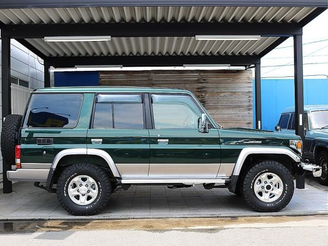 TOYOTA LANDCRUISER van 2000