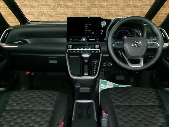 TOYOTA VOXY HYBRID 4WD 2023