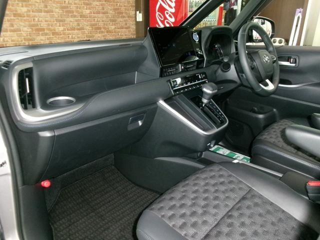 TOYOTA VOXY HYBRID 4WD 2023