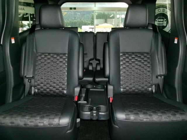 TOYOTA VOXY HYBRID 4WD 2023