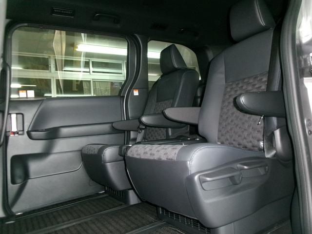 TOYOTA VOXY HYBRID 4WD 2023