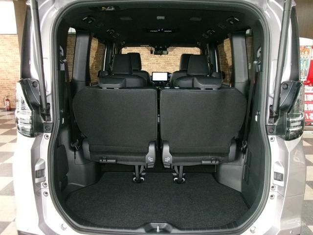 TOYOTA VOXY HYBRID 4WD 2023