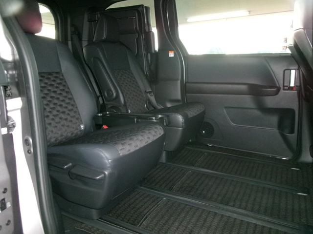 TOYOTA VOXY HYBRID 4WD 2023