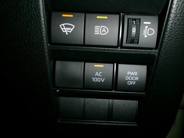 TOYOTA VOXY HYBRID 4WD 2023