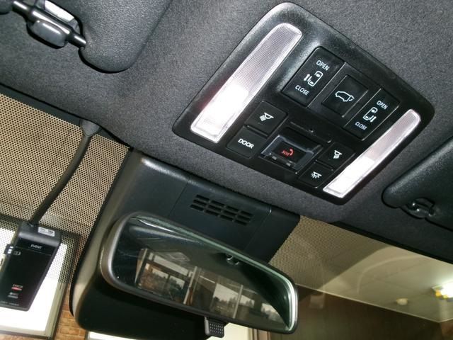 TOYOTA VOXY HYBRID 4WD 2023