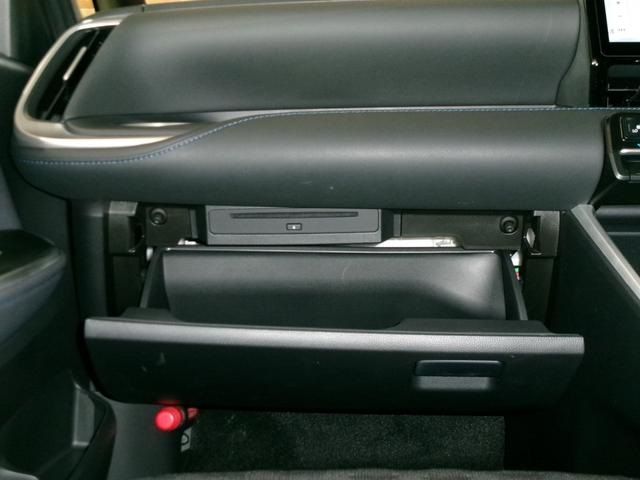 TOYOTA VOXY HYBRID 4WD 2023