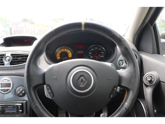 RENAULT RENAULT LUTECIA 2010