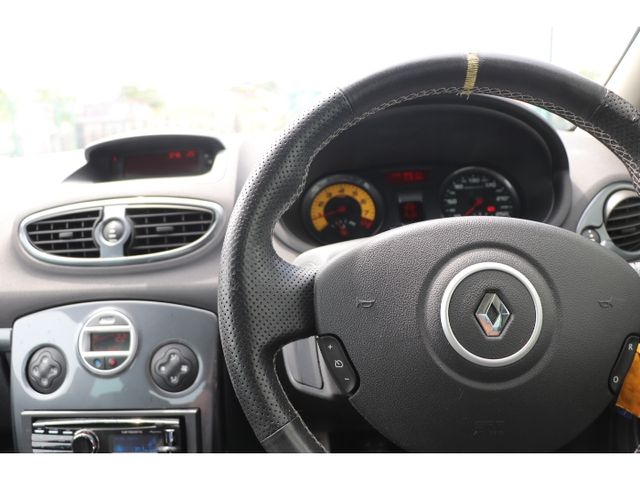 RENAULT RENAULT LUTECIA 2010