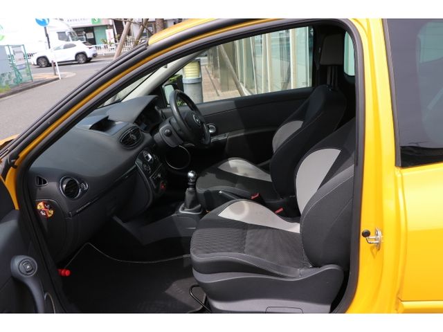 RENAULT RENAULT LUTECIA 2010