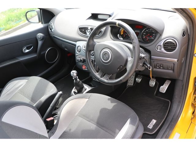 RENAULT RENAULT LUTECIA 2010